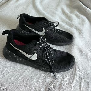 Womens Nike tennis shoes